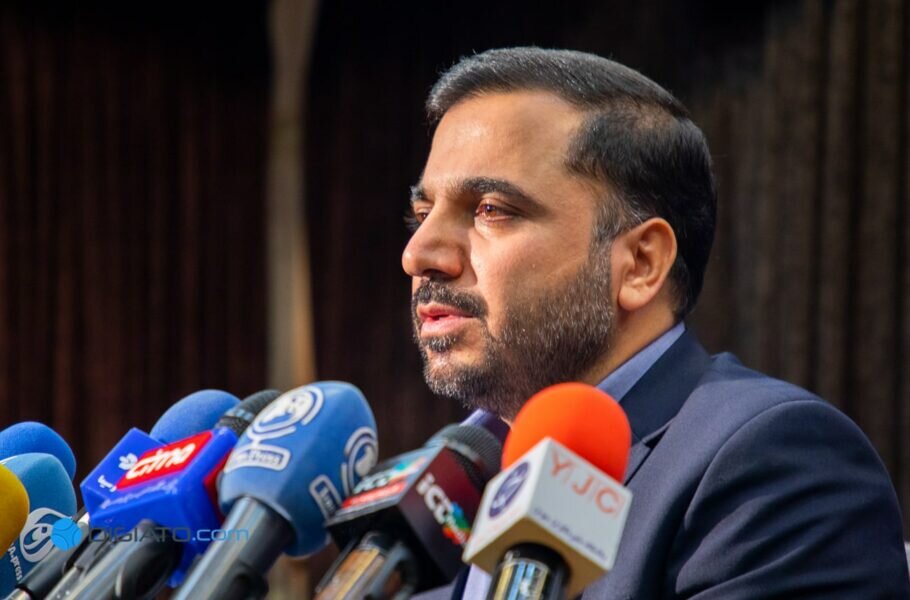 کاربران خبرآنلاین: وزیر ارتباطات از کافی‌نت سرکوچه احمدی نژاد آمار گرفته!